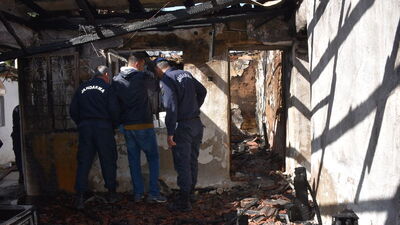 Alevlerin arasında yaşamını yitirdi