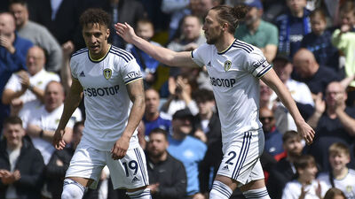 Leeds United evinde Hull City'i yıktı!