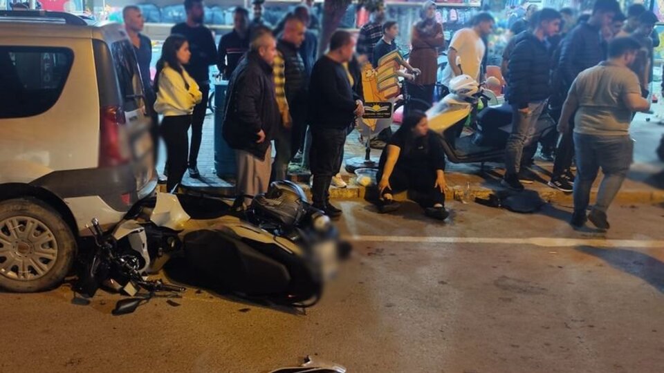 Motosiklet yayalara çarptı: 1 ölü, 2 yaralı