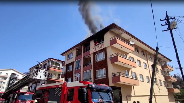 Davayı kaybetti, evi ateşe verdi