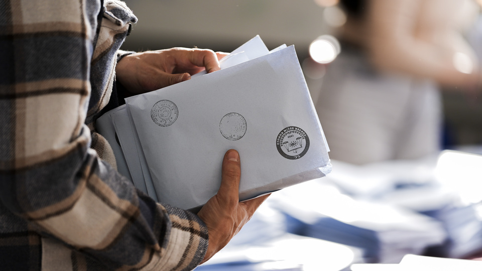 Oylar eşit çıktı, başkan kurayla belirlendi