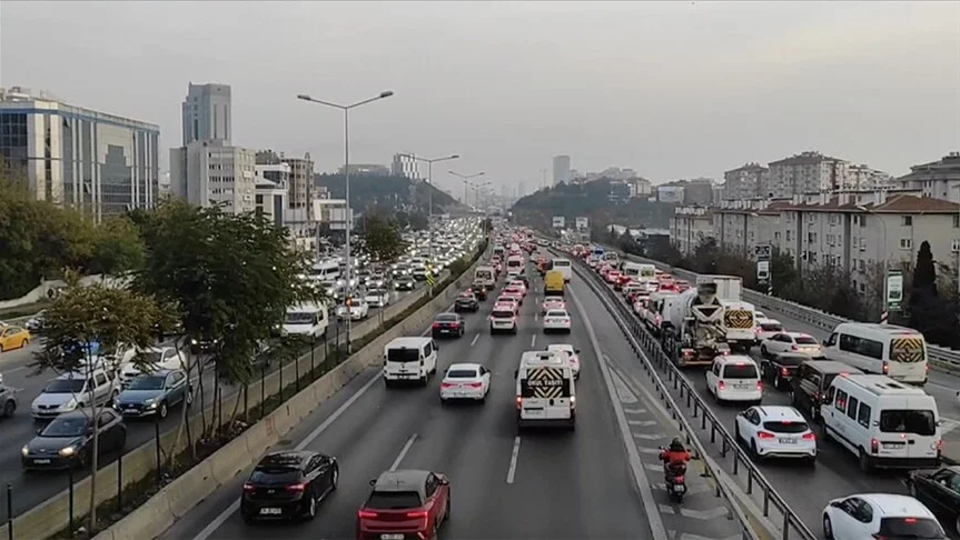 İstanbul'da trafik yoğunluğu yüzde 80'e çıktı