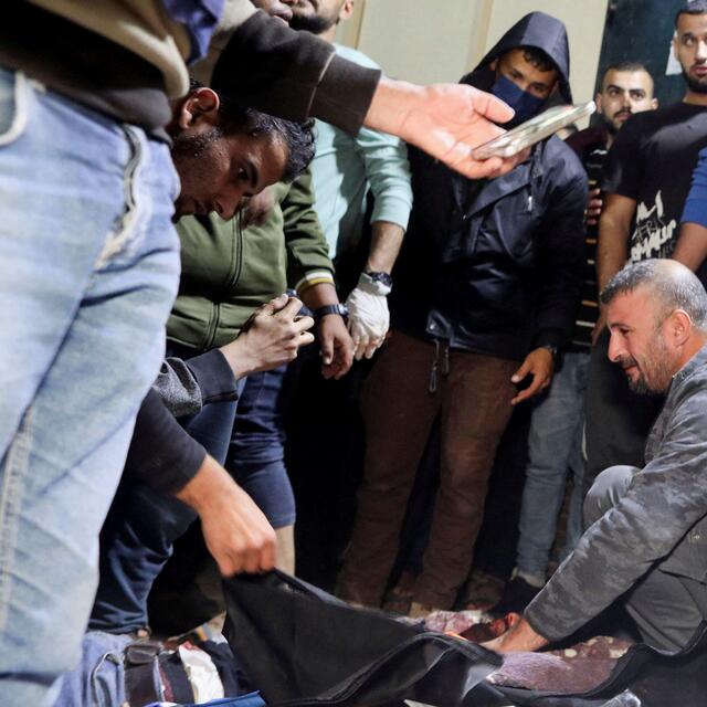 İsrail Gazze'de yardım çalışanlarının aracını vurdu, en az 5 kişi öldürüldü