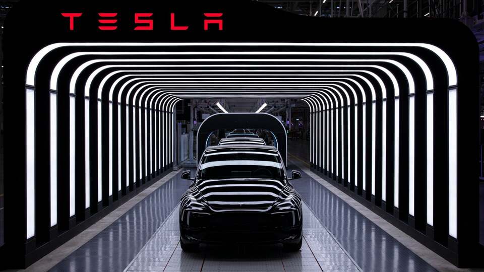Tesla 3 ayda 259 milyar dolar eridi