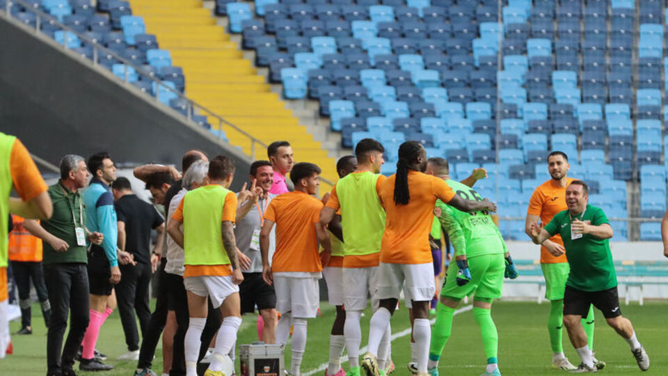 Eyüpspor, Süper Lig'i bir hafta erteledi!