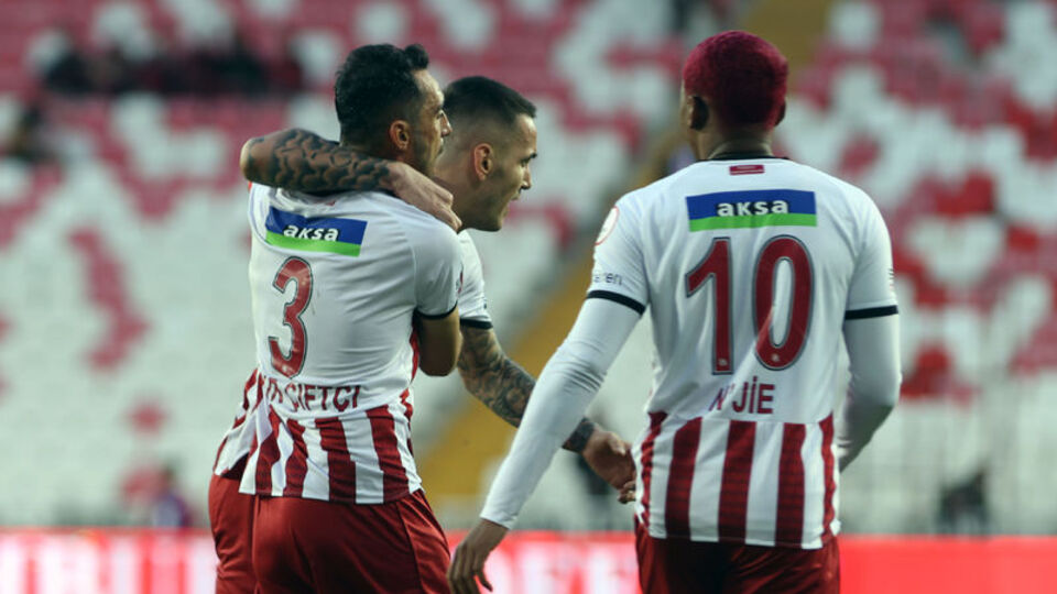 Sivasspor 89'da üç puanı aldı!