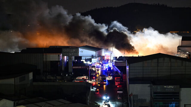 Ankara'da sanayi sitesindeki yangın kontrol altında