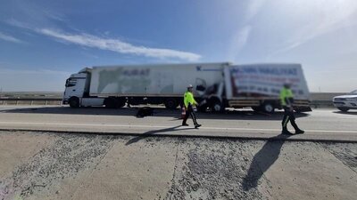 Kamyon TIR'a arkadan çarptı; 1 ölü, 1 yaralı