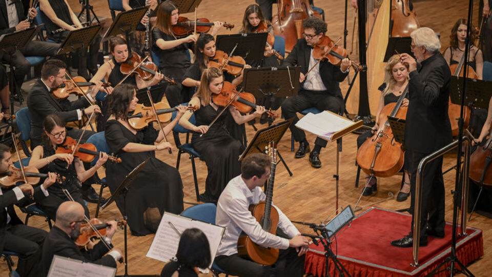Cemal Reşit Rey'in gitar konçertosu ile festival başladı