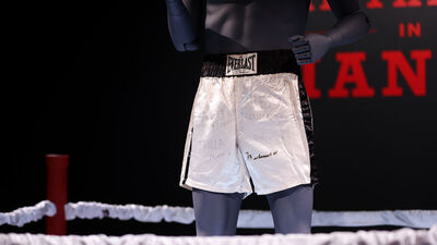 Muhammed Ali'nin efsanevi dövüşündeki şortu satışa çıkıyor