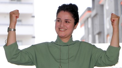 42 erkek rakibini geride bırakıp muhtar oldu