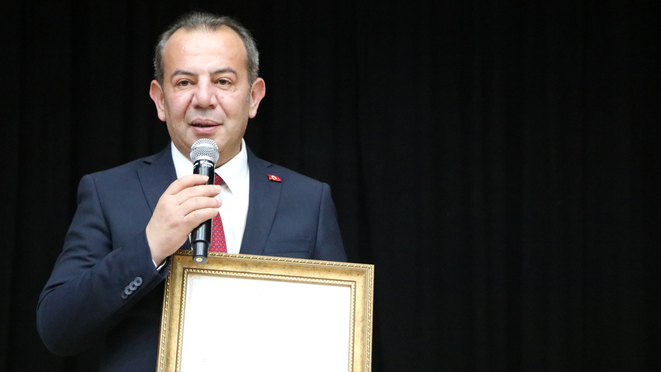 Mazbatasını alan Özcan'dan Ankara mesajı