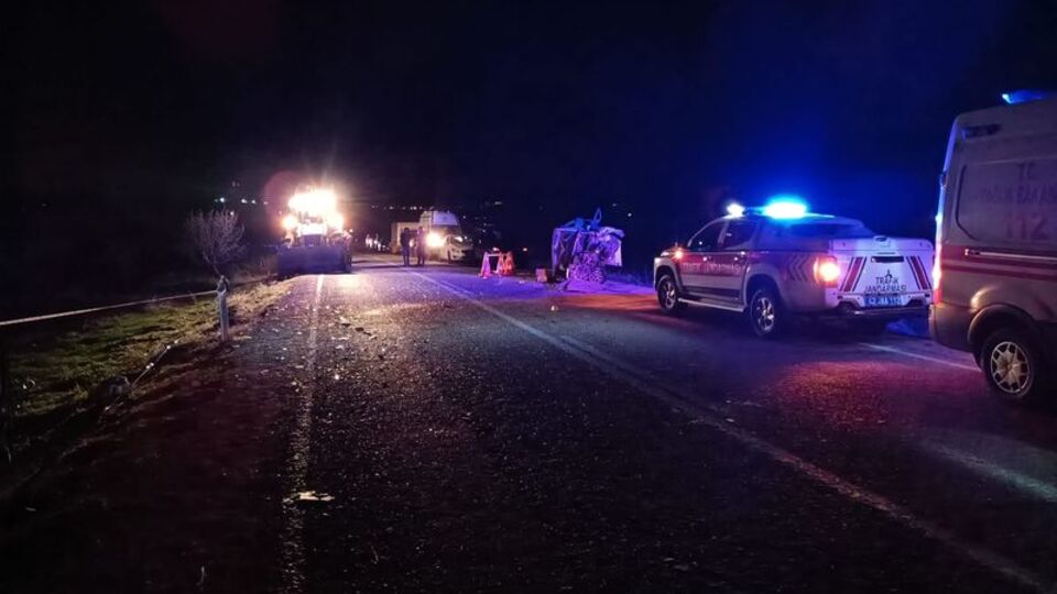 Konya'da iki otomobil çarpıştı: 3 ölü, 2 yaralı