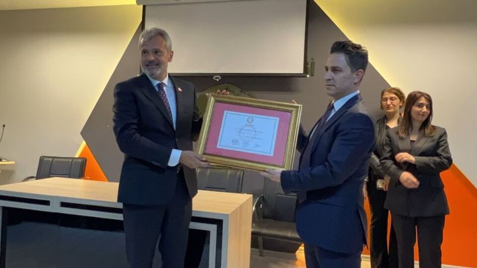 Mehmet Öntürk mazbatasını aldı