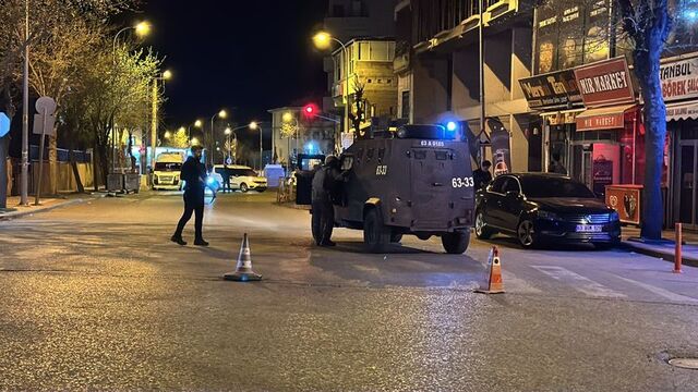 Yorgun mermiler iki kişiyi yaraladı