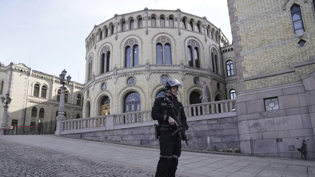 Norveç polisi camilere yönelik tehdit sonrası silahlandı