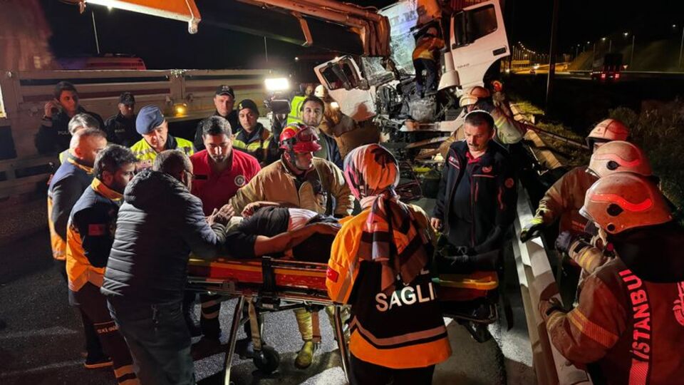 TIR'lar çarpıştı: 2 yaralı