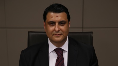 Babasının koltuğuna 30 yıl sonra oturdu