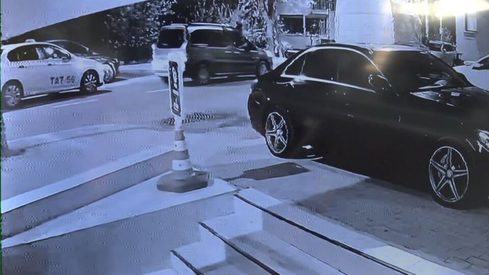 Film sahnelerini aratmadı! Taksinin önünü kesip kurşun yağdırdılar!