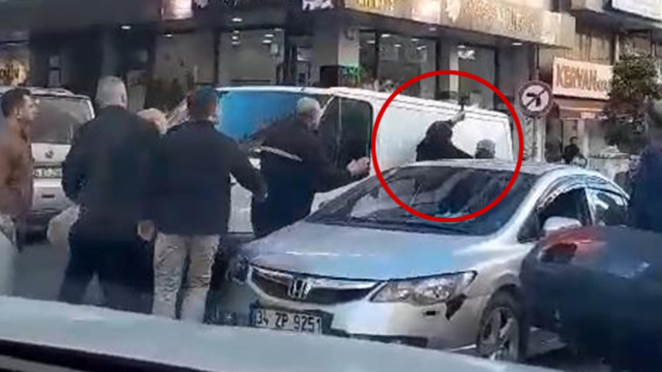 Tartıştığı sürücüye baltayla saldırdı