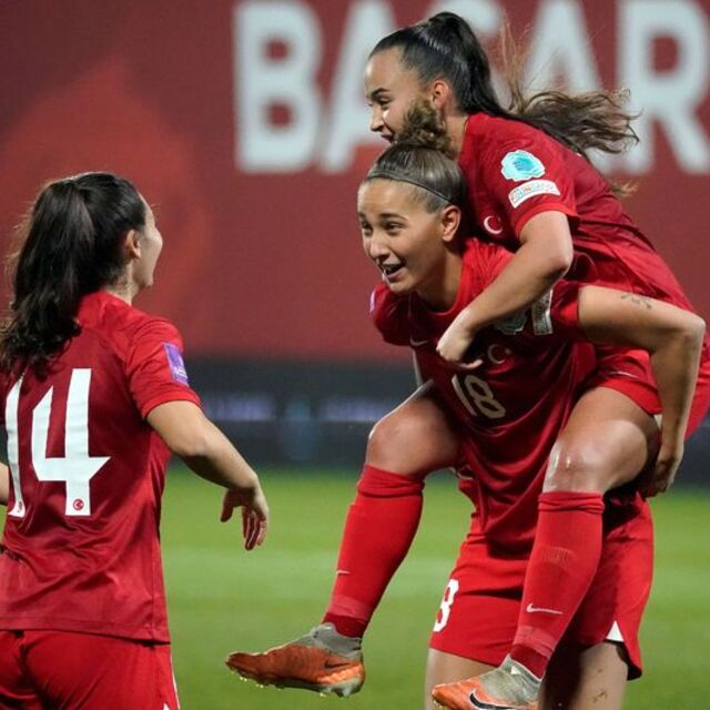 Kadın Milliler 7 dakikada geri döndü!