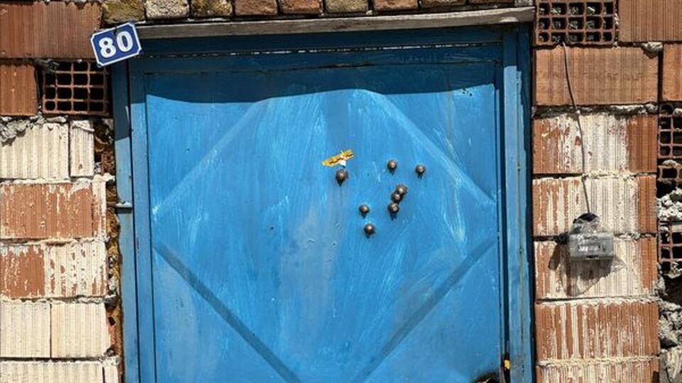 Boşandığı eşinin kocası ile annesini vurdu! Kapıdaki dehşet!