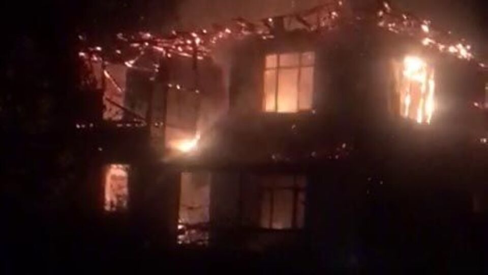 2 katlı ev kül oldu! Yangının nedeni şaşırttı!