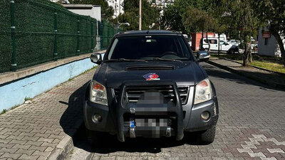 Biri 16, diğeri 13 yaşında... Resmi plakalı kamyoneti çalıp gaza bastı!