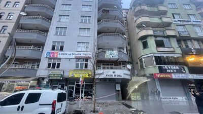 5'inci kattan düşen beton parçası başına isabet etti!