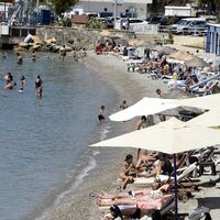 Sahilde yaz yoğunluğu... Burası hangi turizm cenneti?