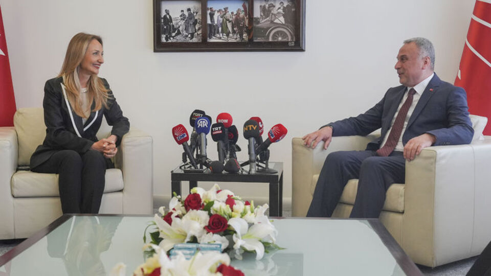 Siyasi partilerde bayramlaşma trafiği