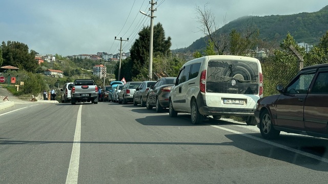 Amasra'da yoğunluk! İlçeye girişler kapatıldı