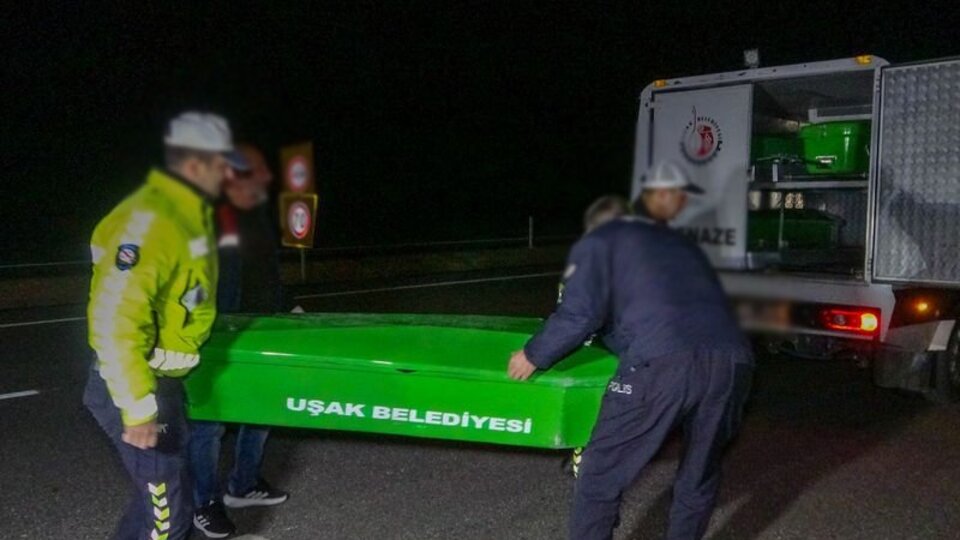 Peş peşe iki otomobil çarptı, hayatını kaybetti