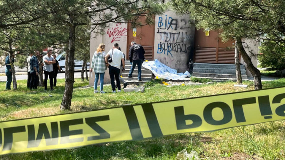 Boşanma aşamasında cinayet! 22 yaşındaki eşe 3 kurşun