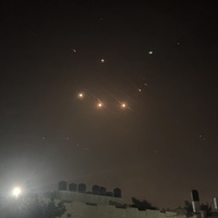 "İran'dan 70 füzeyle yeni saldırı dalgası"