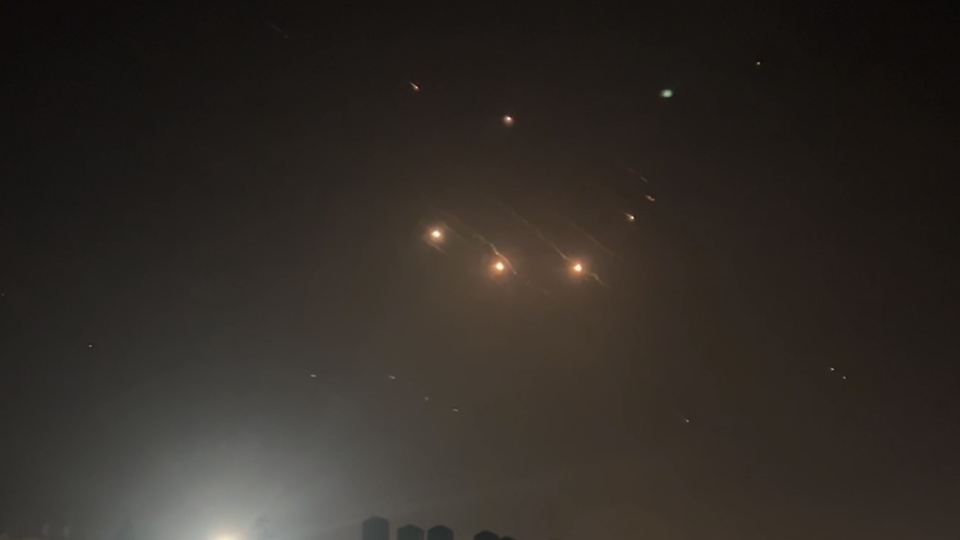 "İran'dan 70 füzeyle yeni saldırı dalgası"