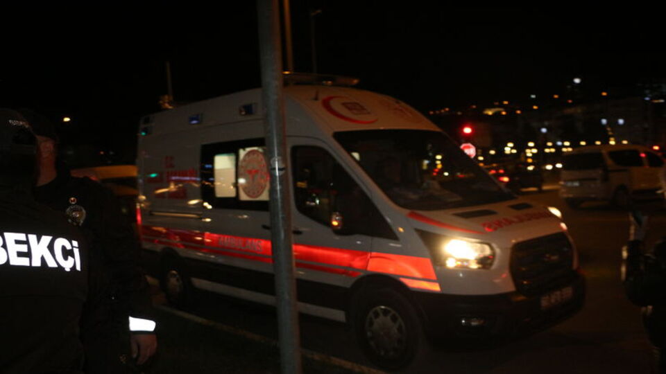 Kırık şişe ile yolcu otobüsünü rehin aldı