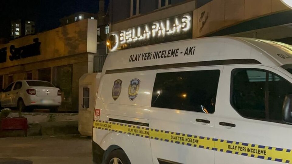 Eski karısını silahla vurup intihar etti