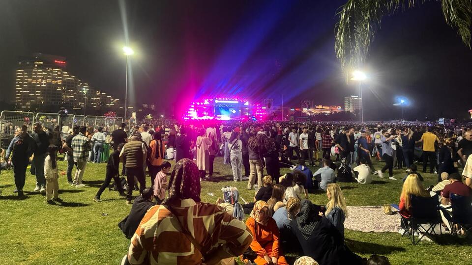 Emircan İğrek, Portakal Çiçeği Karnavalı'nda konser verdi