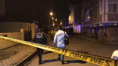 Eşini bıçakla öldürdü