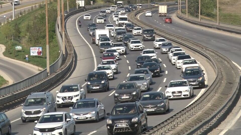 Bayramda otoyollardan 11.2 milyon araç geçti