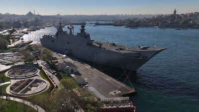 İspanya'nın amfibi hücum gemisi İstanbul'da