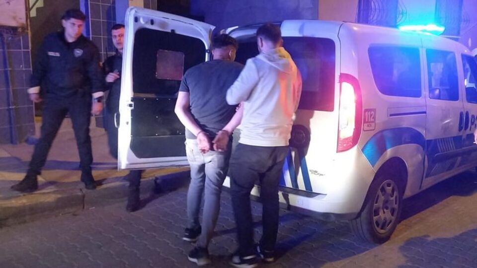 Mahalle bekçisi ile 2 kişiyi bıçaklamıştı