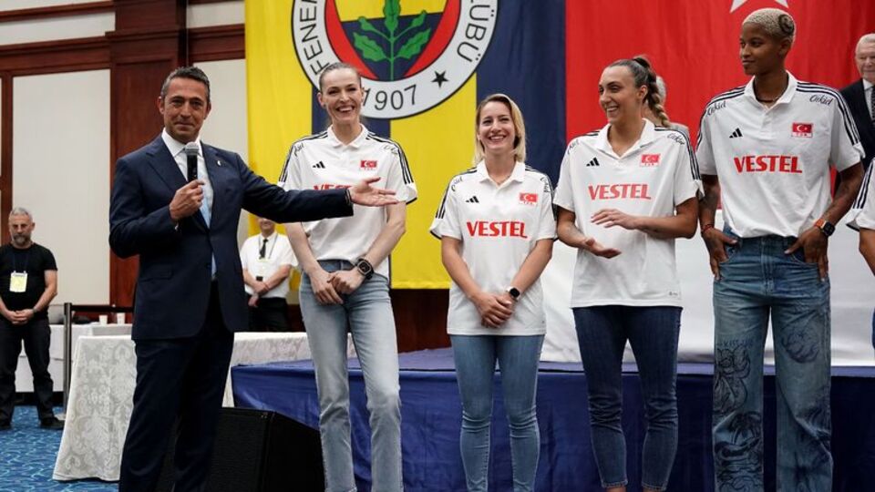 Ali Koç'tan Eda Erdem'e: Maça geleyim mi?