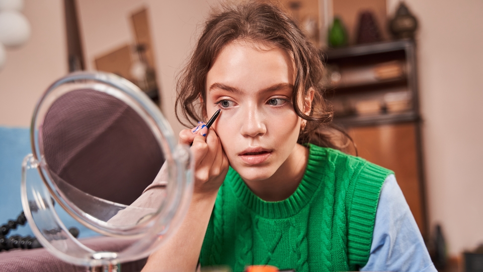 Erken yaşta makyaj yapanlara uyarı!