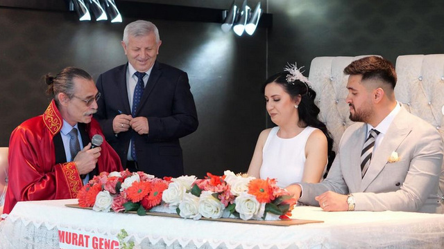 "İlk nikâhımızı kıydık"