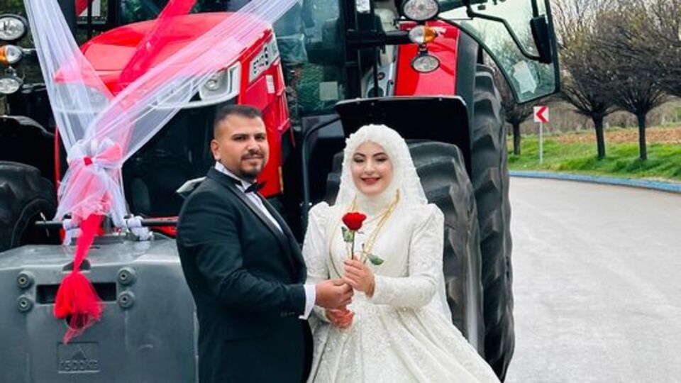 Traktörü "gelin arabası" yaptılar