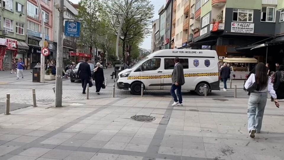 Kavga eden esnafı ayırmaya çalışan kuruyemişçi vuruldu