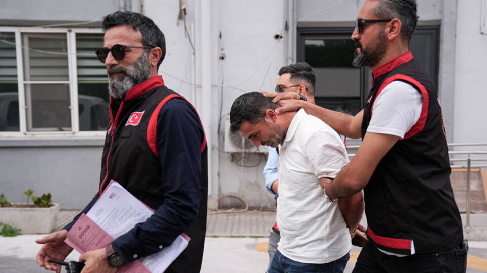 Kardeşini öldürdü, havalimanında yakalandı