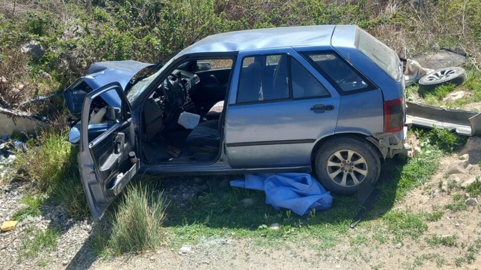 Kanala düşen otomobilin sürücüsü öldü